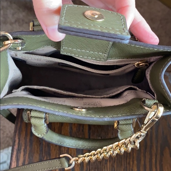 Michael Kors olive mini bag - Picture 5 of 7